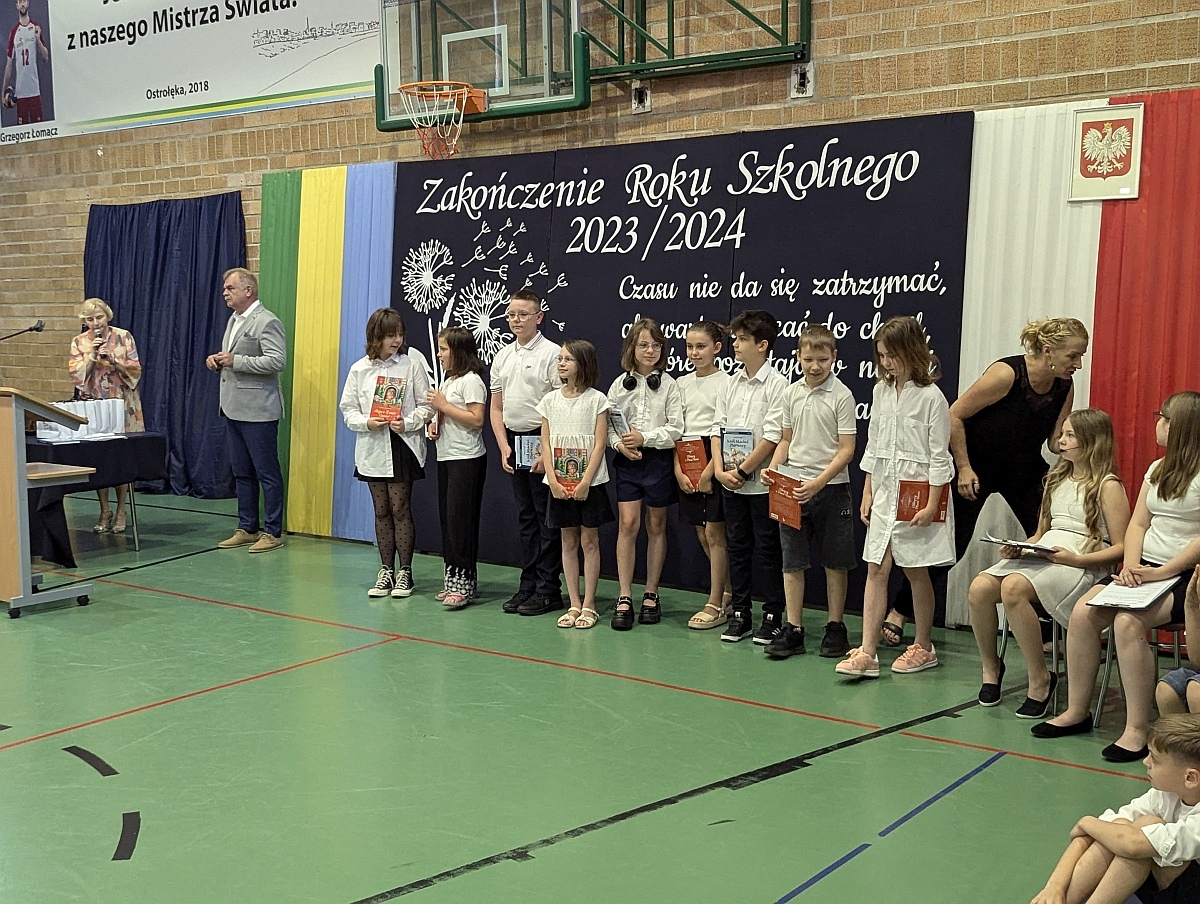 Zakończenie roku szkolnego w Szkole Podstawowej nr 5 w Ostrołęce [21.05.2024] - zdjęcie #29 - eOstroleka.pl