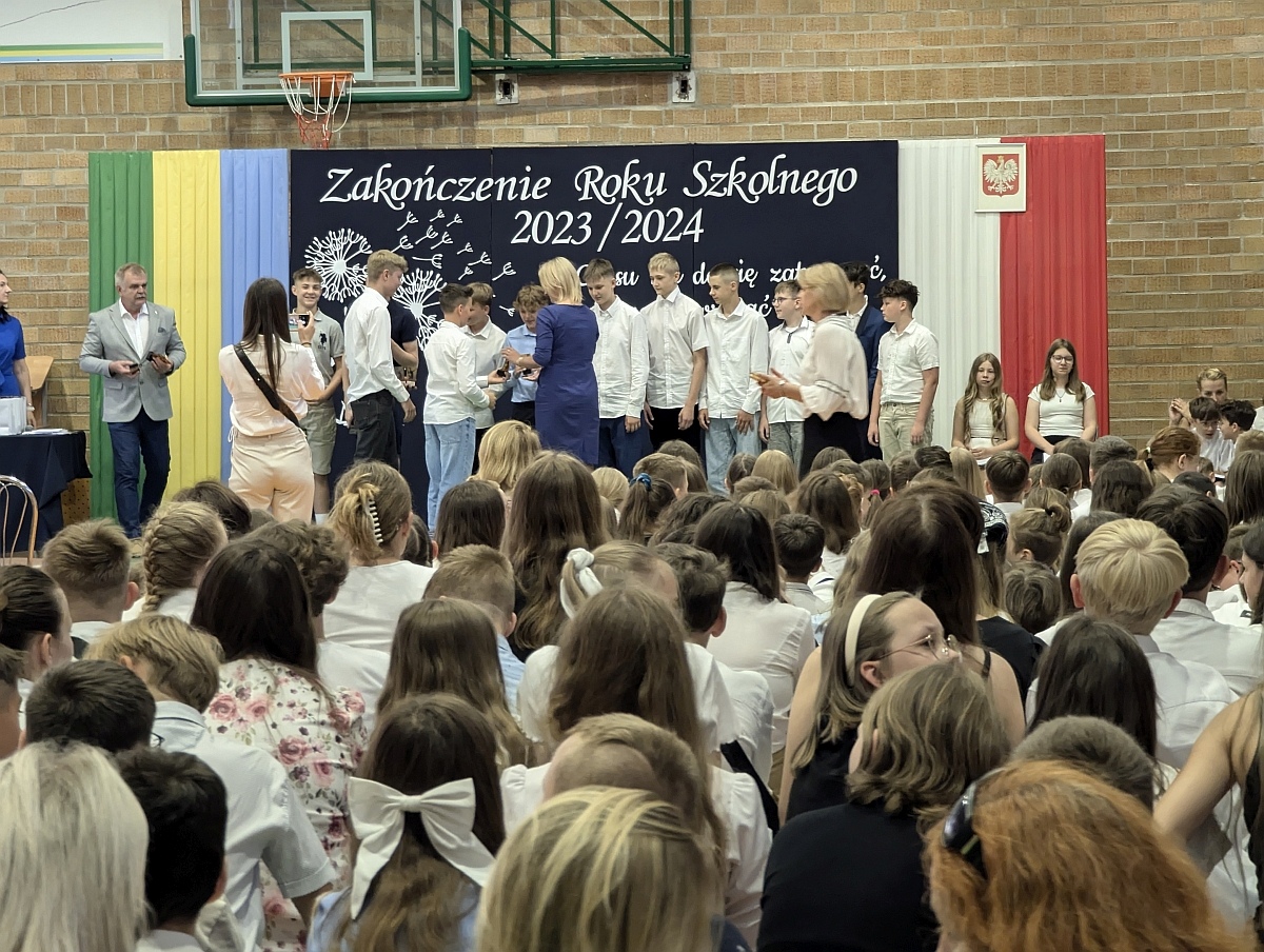 Zakończenie roku szkolnego w Szkole Podstawowej nr 5 w Ostrołęce [21.05.2024] - zdjęcie #28 - eOstroleka.pl