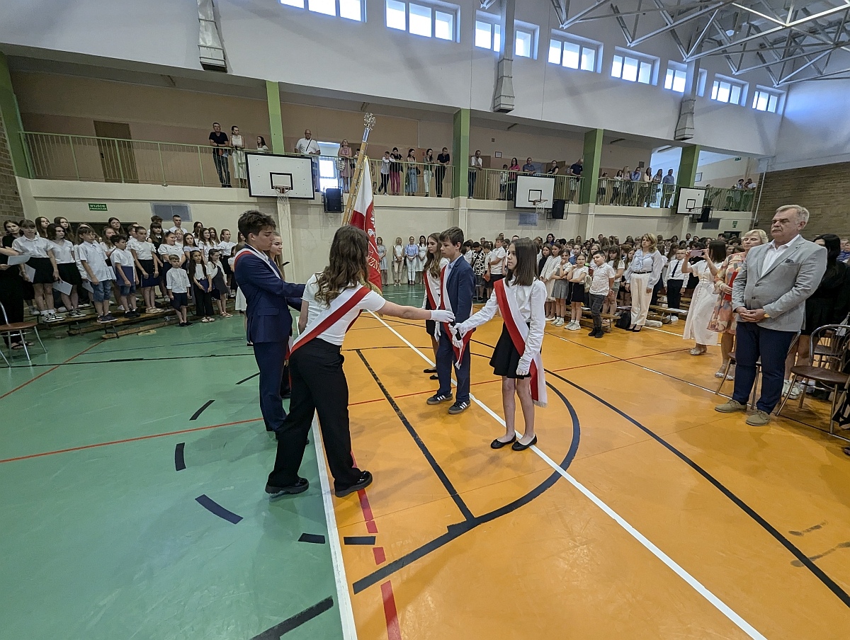 Zakończenie roku szkolnego w Szkole Podstawowej nr 5 w Ostrołęce [21.05.2024] - zdjęcie #11 - eOstroleka.pl