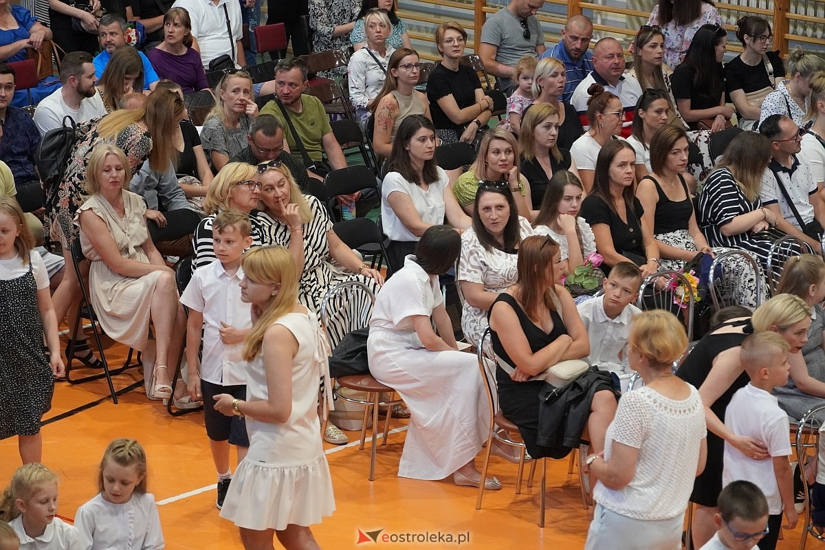 Zakończenie roku szkolnego w Szkole Podstawowej nr 5 w Ostrołęce [21.05.2024] - zdjęcie #203 - eOstroleka.pl