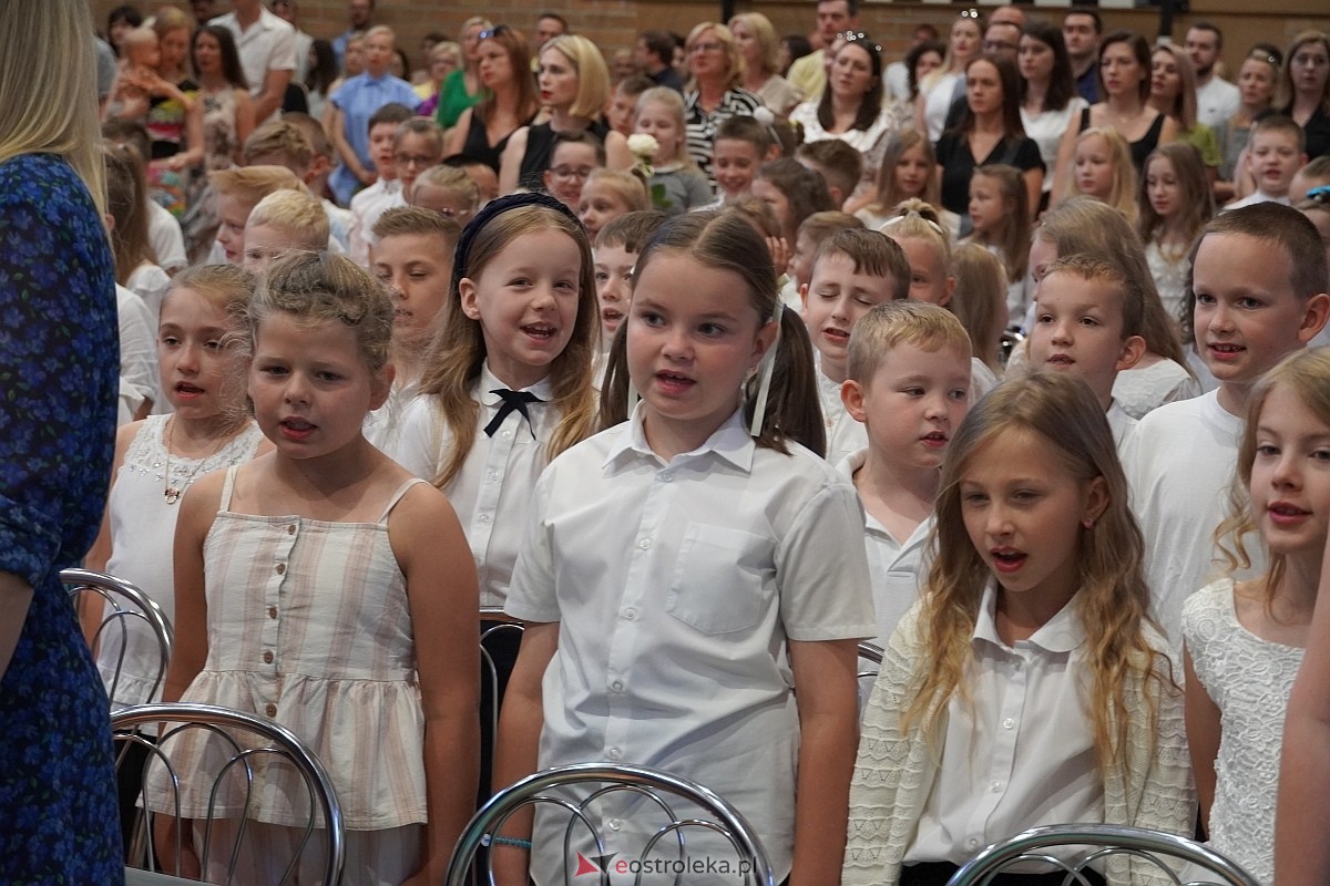 Zakończenie roku szkolnego w Szkole Podstawowej nr 5 w Ostrołęce [21.05.2024] - zdjęcie #196 - eOstroleka.pl
