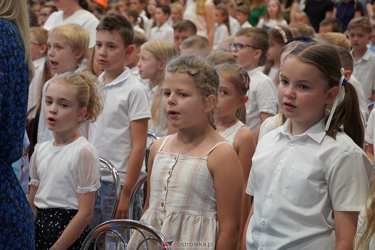 Zakończenie roku szkolnego w Szkole Podstawowej nr 5 w Ostrołęce [21.05.2024] - zdjęcie #192 - eOstroleka.pl