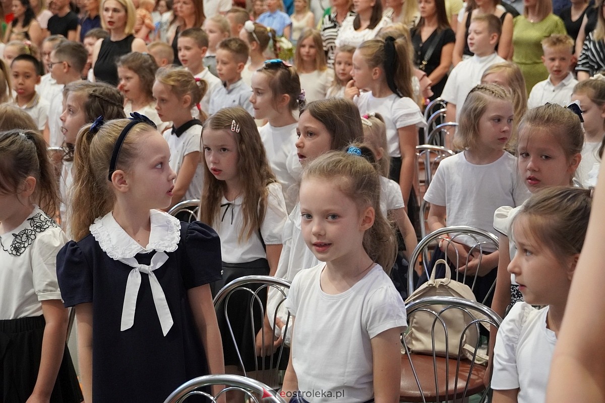Zakończenie roku szkolnego w Szkole Podstawowej nr 5 w Ostrołęce [21.05.2024] - zdjęcie #189 - eOstroleka.pl