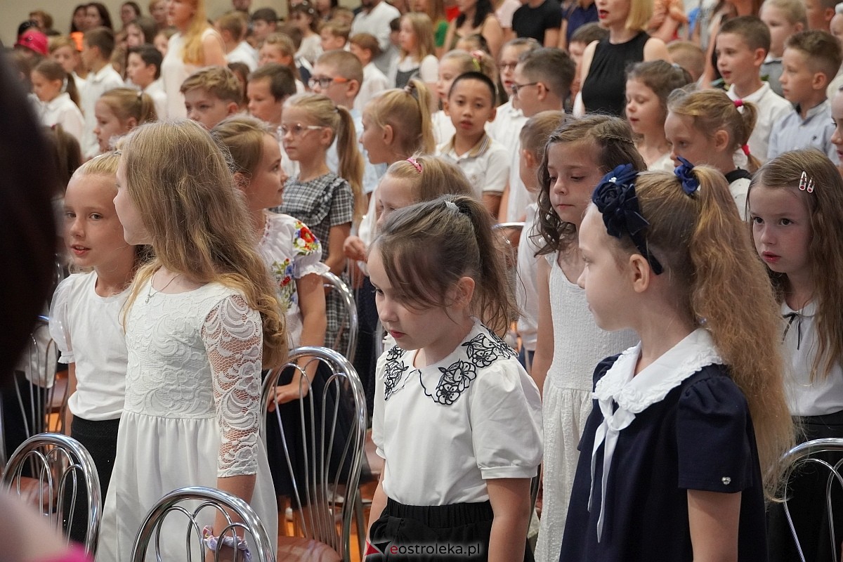 Zakończenie roku szkolnego w Szkole Podstawowej nr 5 w Ostrołęce [21.05.2024] - zdjęcie #188 - eOstroleka.pl