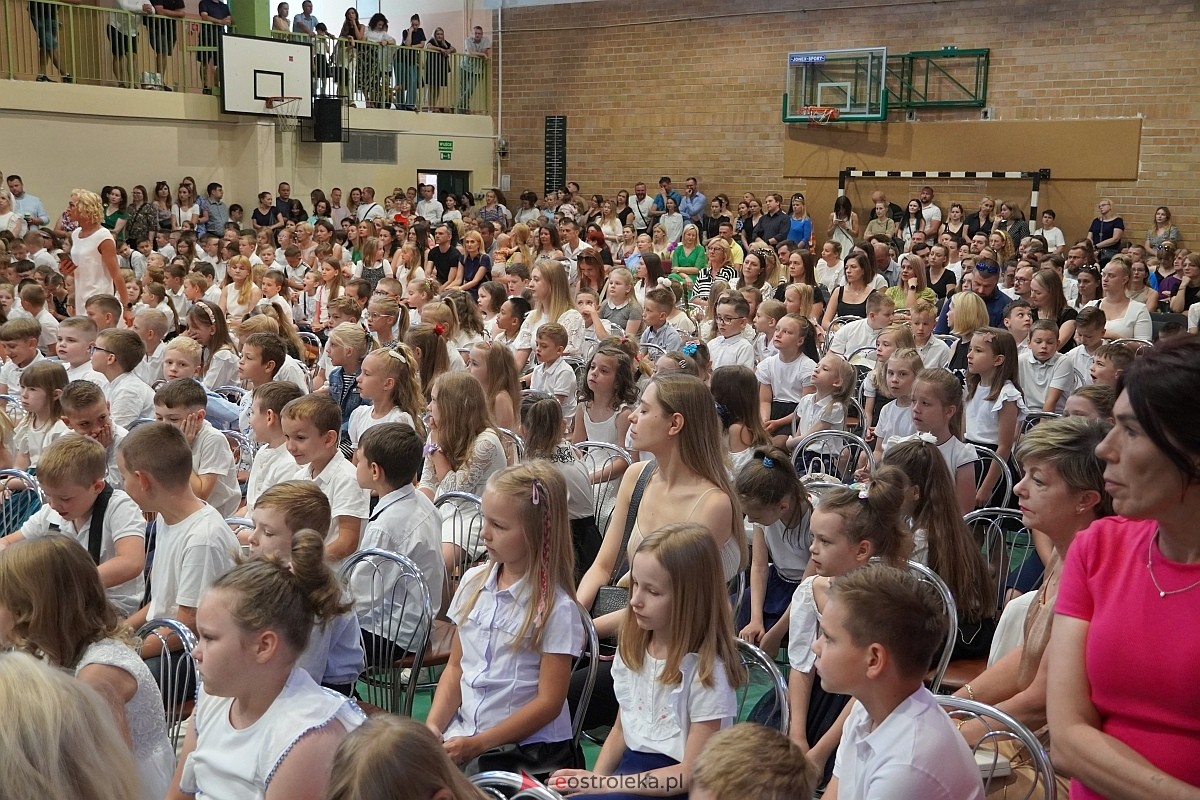 Zakończenie roku szkolnego w Szkole Podstawowej nr 5 w Ostrołęce [21.05.2024] - zdjęcie #170 - eOstroleka.pl
