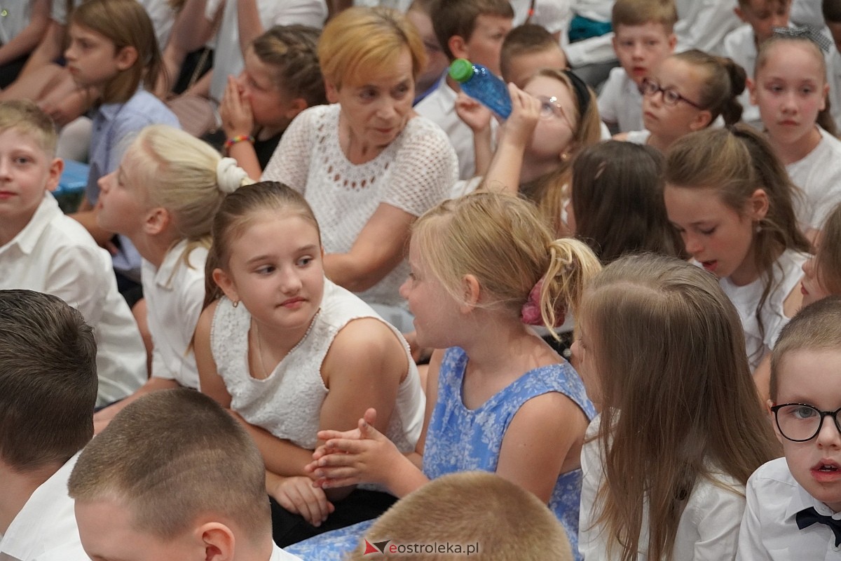 Zakończenie roku szkolnego w Szkole Podstawowej nr 5 w Ostrołęce [21.05.2024] - zdjęcie #151 - eOstroleka.pl