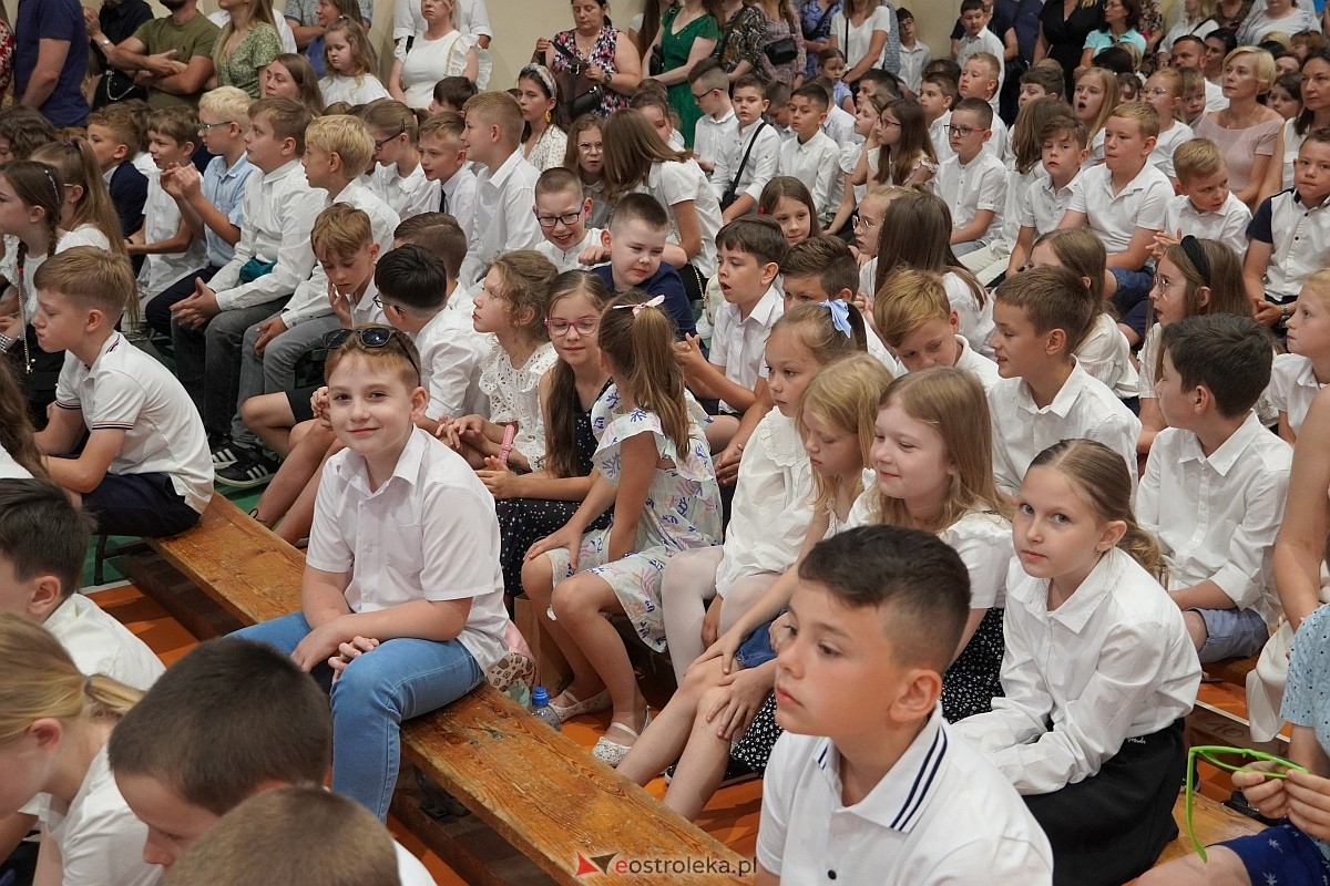 Zakończenie roku szkolnego w Szkole Podstawowej nr 5 w Ostrołęce [21.05.2024] - zdjęcie #145 - eOstroleka.pl