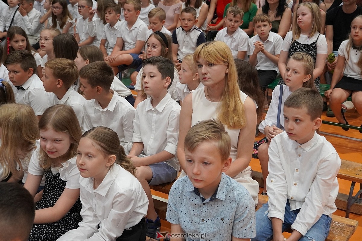 Zakończenie roku szkolnego w Szkole Podstawowej nr 5 w Ostrołęce [21.05.2024] - zdjęcie #142 - eOstroleka.pl