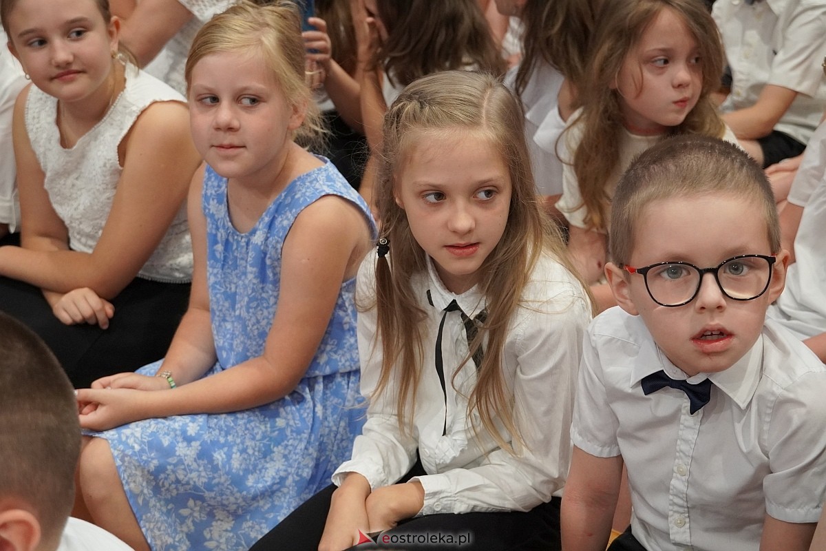 Zakończenie roku szkolnego w Szkole Podstawowej nr 5 w Ostrołęce [21.05.2024] - zdjęcie #141 - eOstroleka.pl