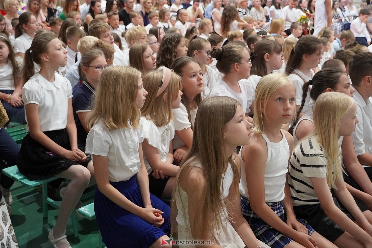 Zakończenie roku szkolnego w Szkole Podstawowej nr 5 w Ostrołęce [21.05.2024] - zdjęcie #120 - eOstroleka.pl