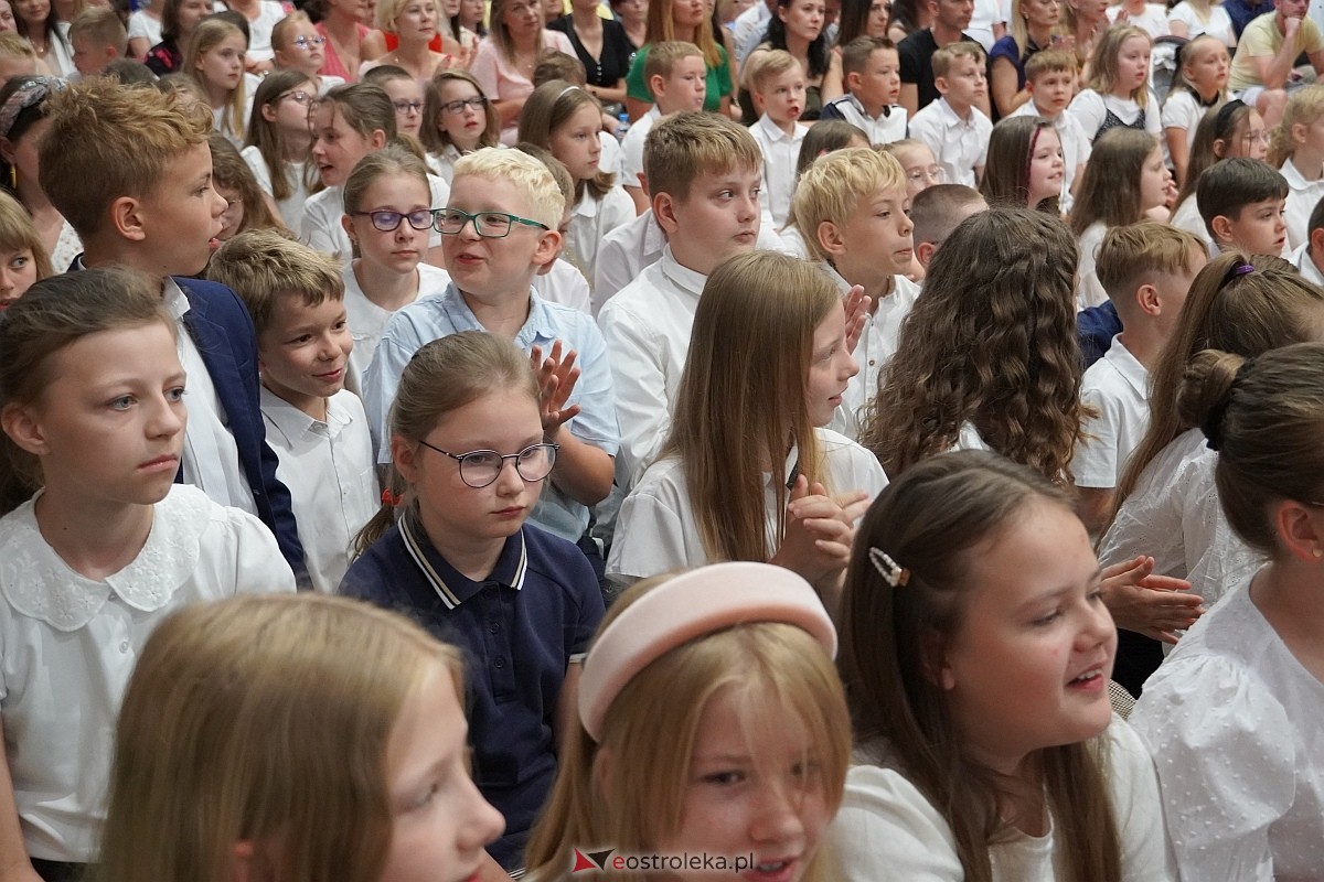 Zakończenie roku szkolnego w Szkole Podstawowej nr 5 w Ostrołęce [21.05.2024] - zdjęcie #117 - eOstroleka.pl