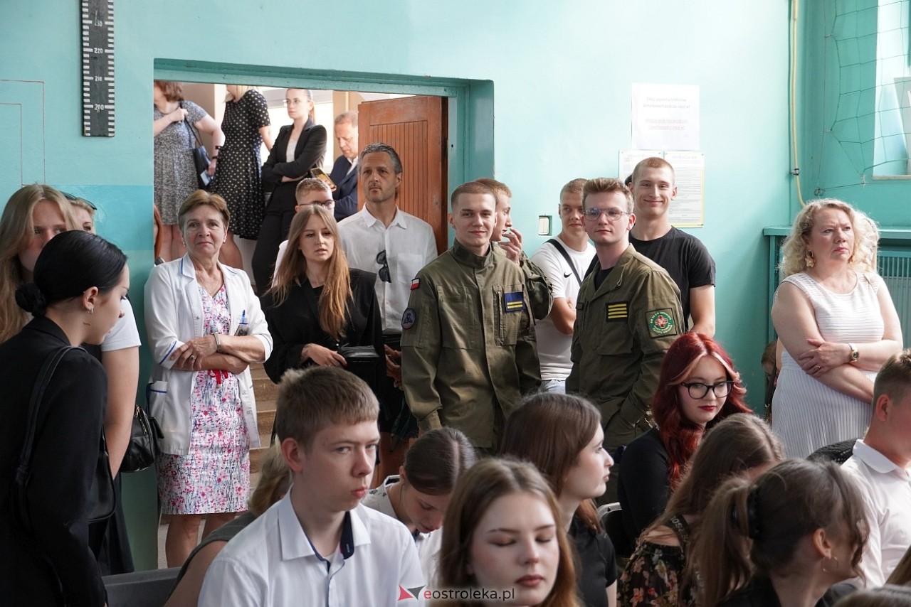 Zakończenie roku szkolnego w Zespole Szkół Zawodowych nr 2 [21.06.2024] - zdjęcie #91 - eOstroleka.pl