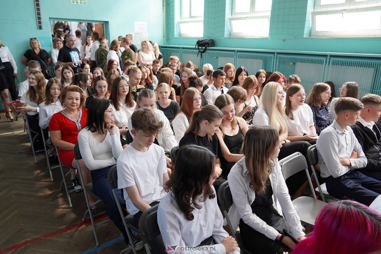 Zakończenie roku szkolnego w Zespole Szkół Zawodowych nr 2 [21.06.2024] - zdjęcie #82 - eOstroleka.pl