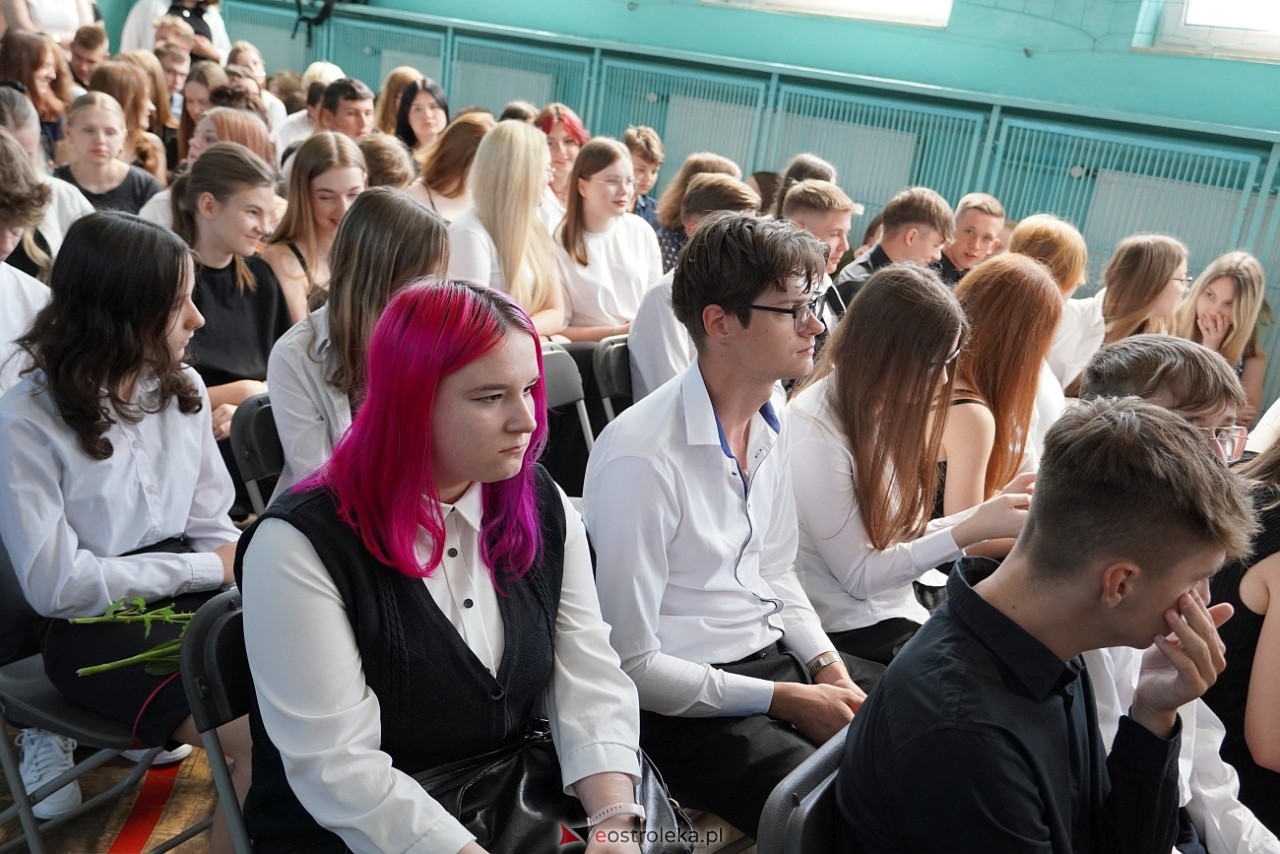 Zakończenie roku szkolnego w Zespole Szkół Zawodowych nr 2 [21.06.2024] - zdjęcie #81 - eOstroleka.pl