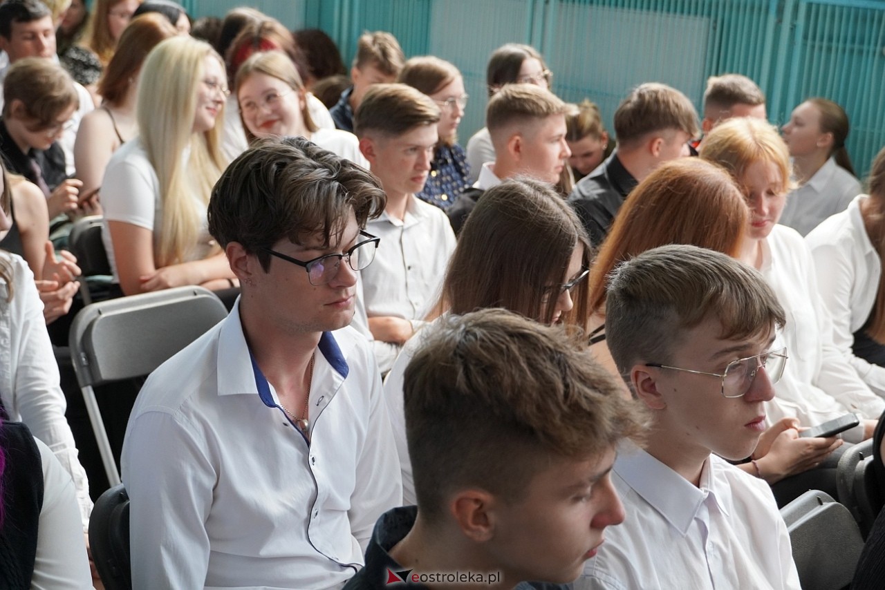 Zakończenie roku szkolnego w Zespole Szkół Zawodowych nr 2 [21.06.2024] - zdjęcie #79 - eOstroleka.pl