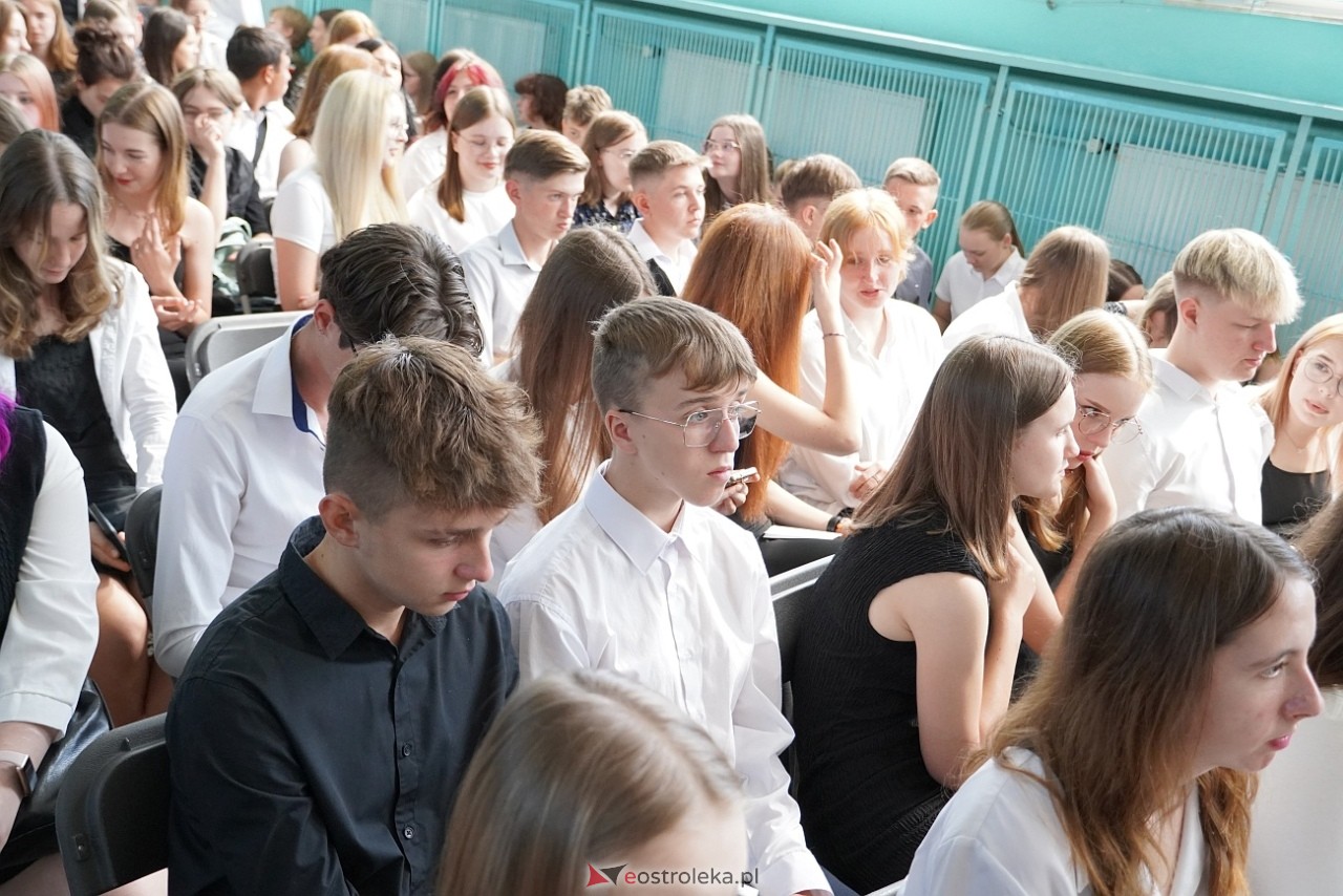 Zakończenie roku szkolnego w Zespole Szkół Zawodowych nr 2 [21.06.2024] - zdjęcie #78 - eOstroleka.pl