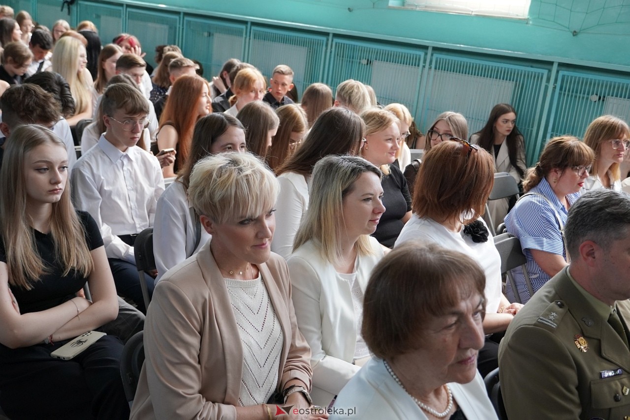 Zakończenie roku szkolnego w Zespole Szkół Zawodowych nr 2 [21.06.2024] - zdjęcie #76 - eOstroleka.pl