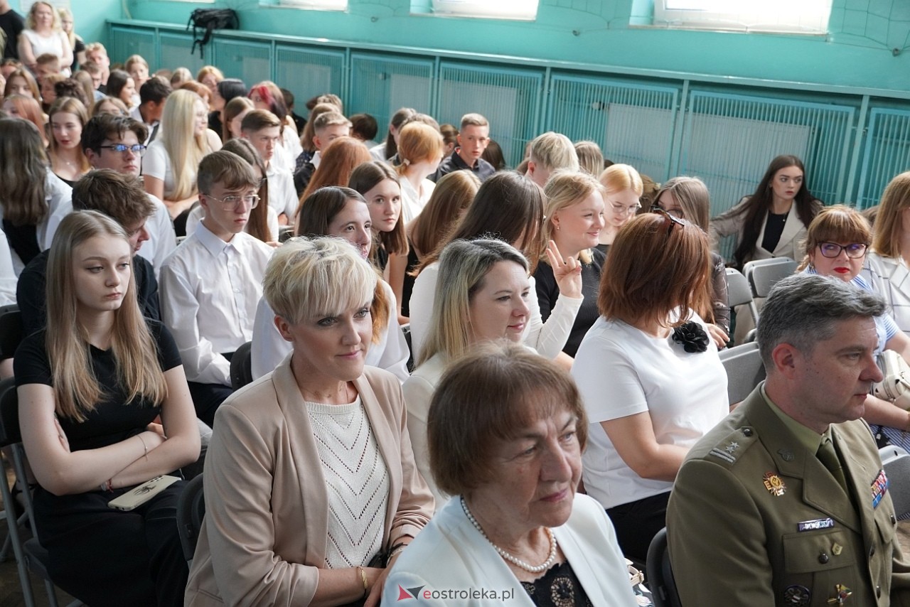 Zakończenie roku szkolnego w Zespole Szkół Zawodowych nr 2 [21.06.2024] - zdjęcie #75 - eOstroleka.pl