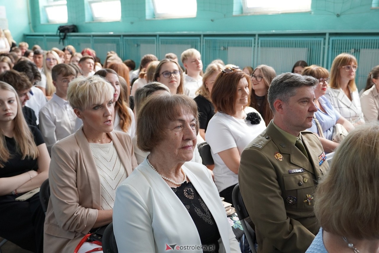 Zakończenie roku szkolnego w Zespole Szkół Zawodowych nr 2 [21.06.2024] - zdjęcie #74 - eOstroleka.pl