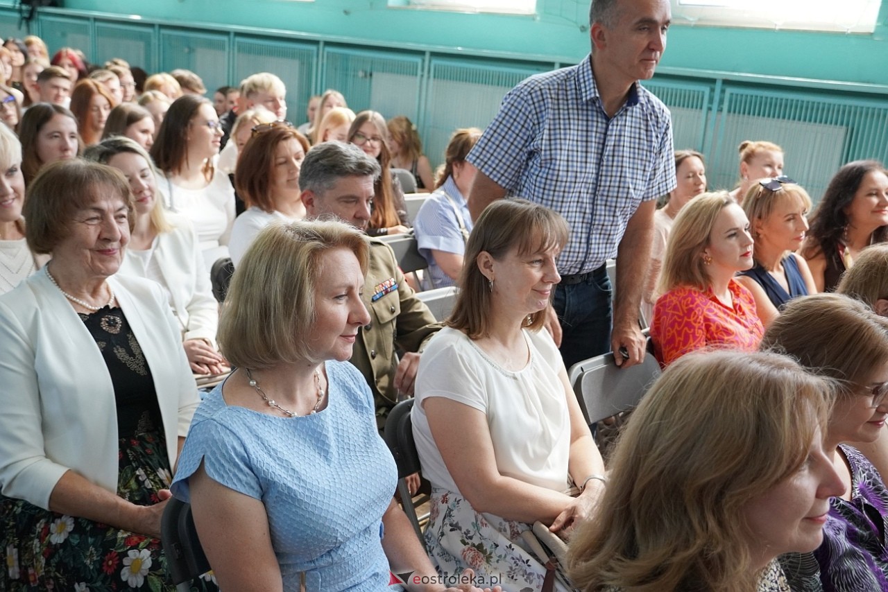 Zakończenie roku szkolnego w Zespole Szkół Zawodowych nr 2 [21.06.2024] - zdjęcie #73 - eOstroleka.pl