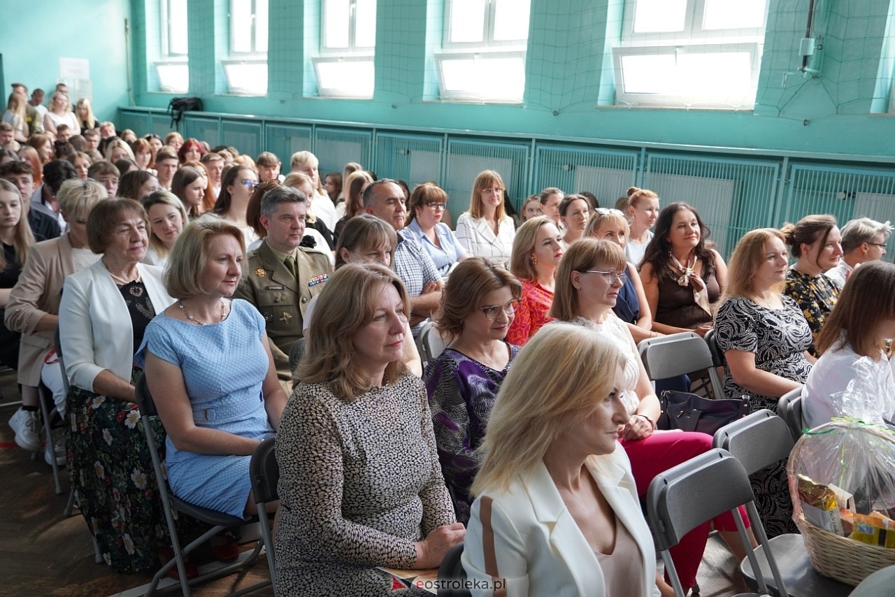 Zakończenie roku szkolnego w Zespole Szkół Zawodowych nr 2 [21.06.2024] - zdjęcie #67 - eOstroleka.pl