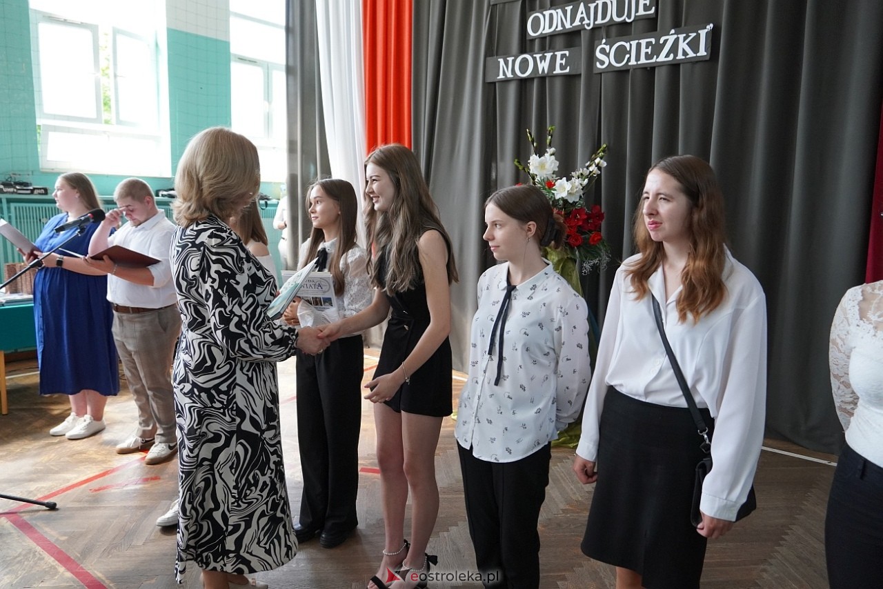Zakończenie roku szkolnego w Zespole Szkół Zawodowych nr 2 [21.06.2024] - zdjęcie #44 - eOstroleka.pl