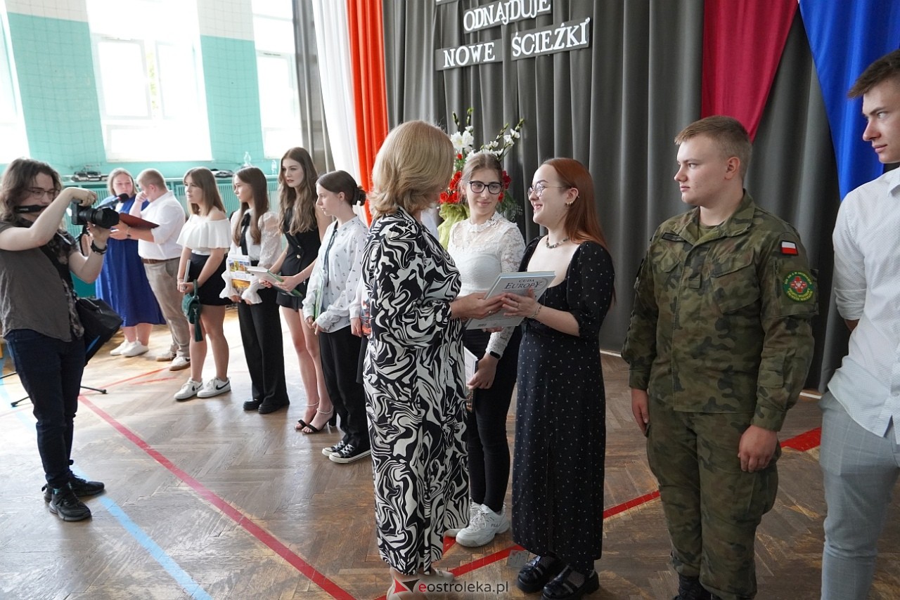 Zakończenie roku szkolnego w Zespole Szkół Zawodowych nr 2 [21.06.2024] - zdjęcie #43 - eOstroleka.pl