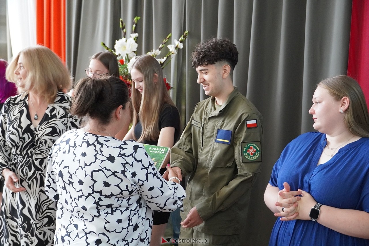 Zakończenie roku szkolnego w Zespole Szkół Zawodowych nr 2 [21.06.2024] - zdjęcie #24 - eOstroleka.pl