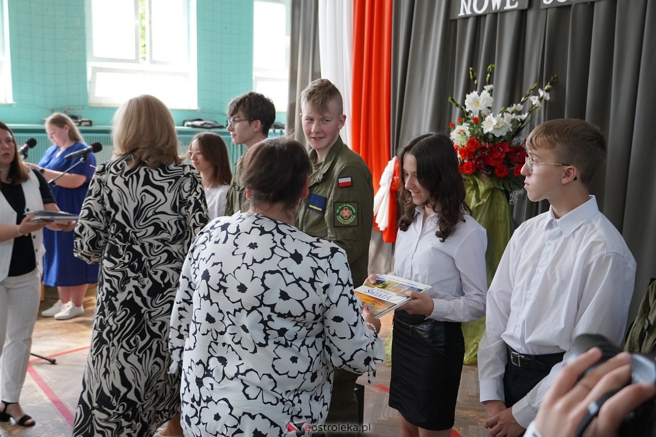 Zakończenie roku szkolnego w Zespole Szkół Zawodowych nr 2 [21.06.2024] - zdjęcie #12 - eOstroleka.pl