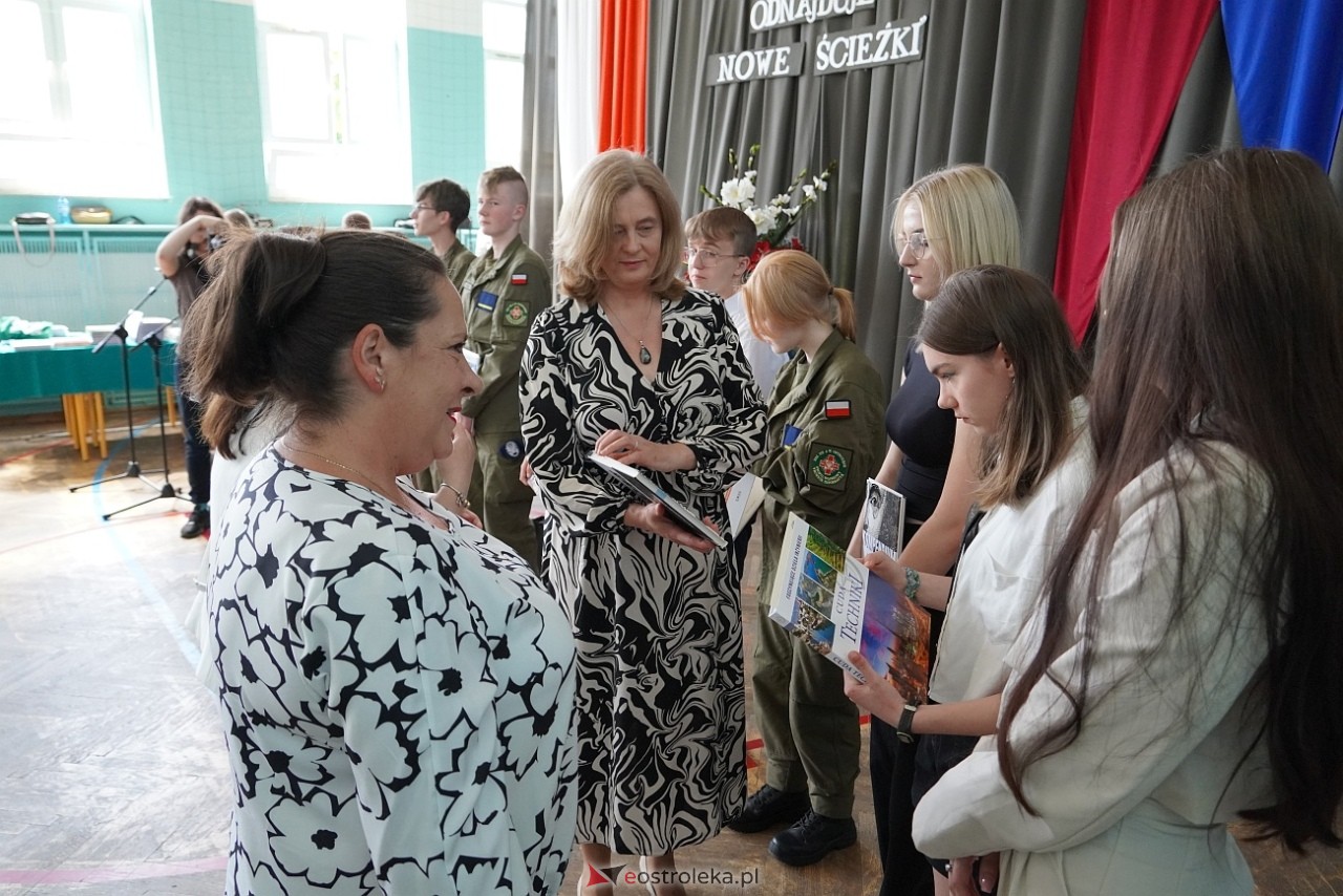 Zakończenie roku szkolnego w Zespole Szkół Zawodowych nr 2 [21.06.2024] - zdjęcie #6 - eOstroleka.pl
