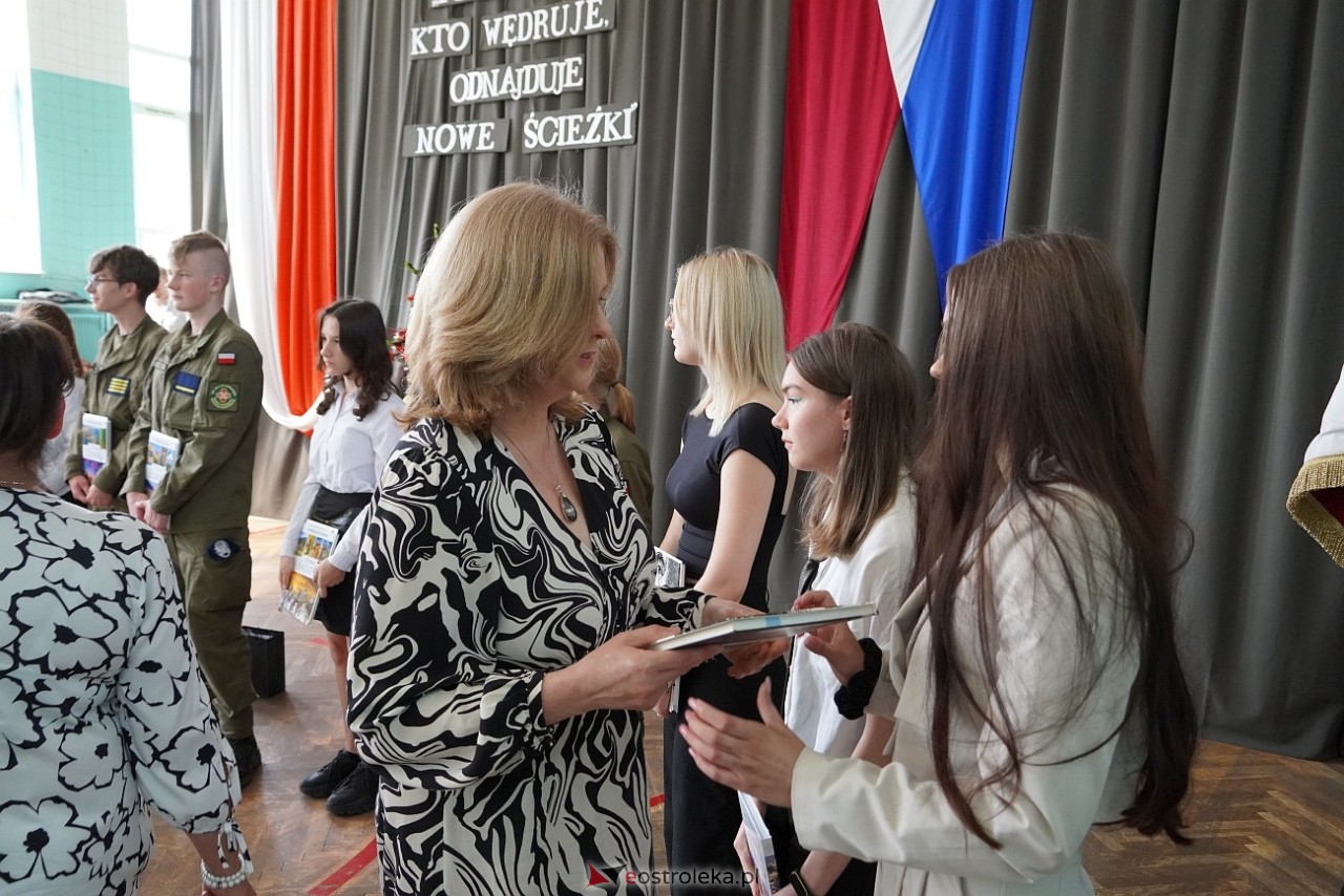 Zakończenie roku szkolnego w Zespole Szkół Zawodowych nr 2 [21.06.2024] - zdjęcie #5 - eOstroleka.pl