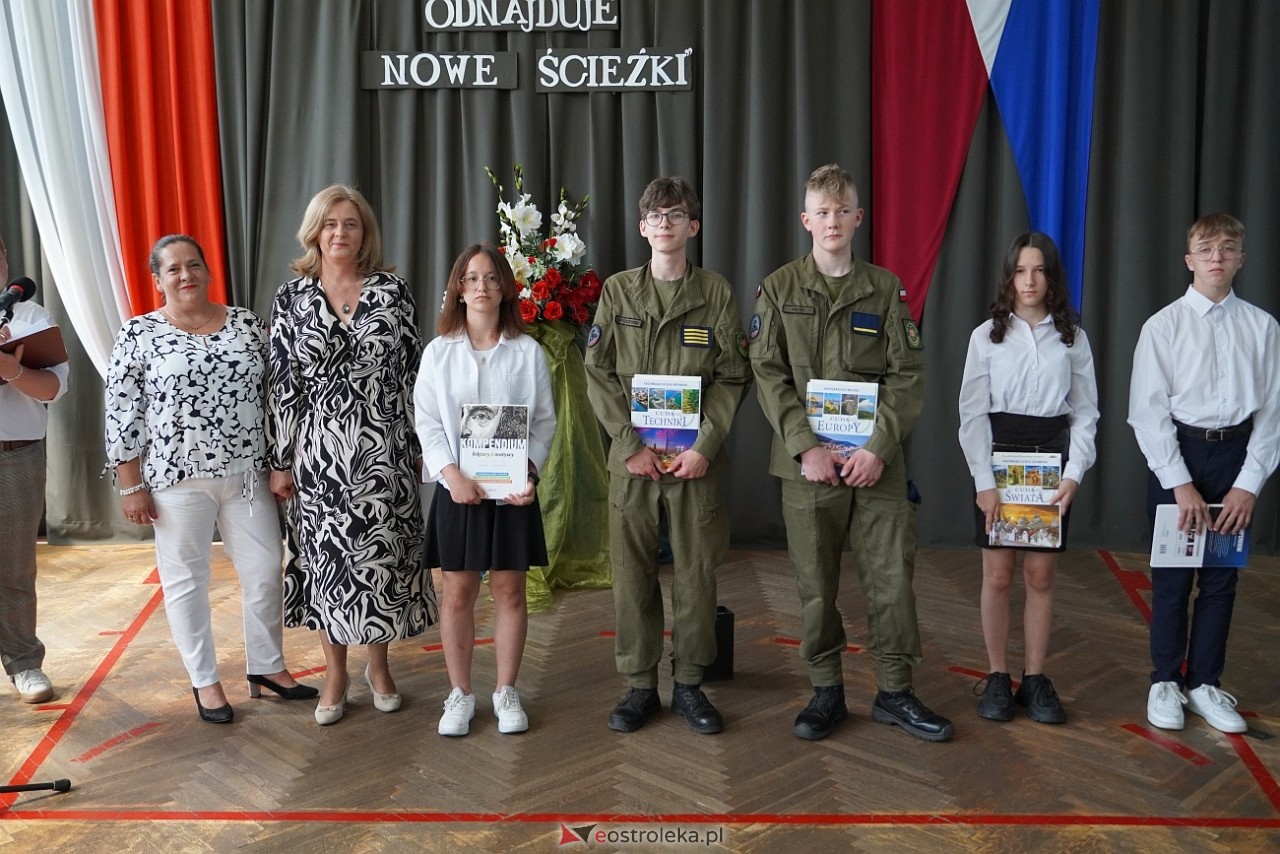 Zakończenie roku szkolnego w Zespole Szkół Zawodowych nr 2 [21.06.2024] - zdjęcie #1 - eOstroleka.pl