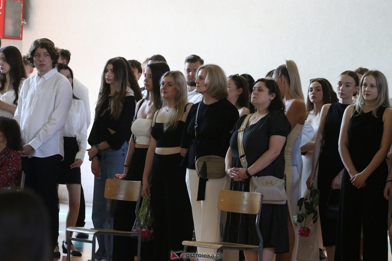 Zakończenie roku szkolnego w III Liceum Ogólnokształcącym w Ostrołęce [21.06.2024] - zdjęcie #88 - eOstroleka.pl