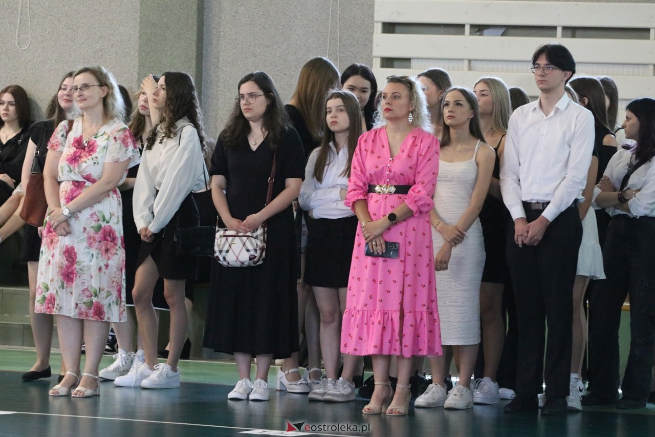 Zakończenie roku szkolnego w III Liceum Ogólnokształcącym w Ostrołęce [21.06.2024] - zdjęcie #82 - eOstroleka.pl