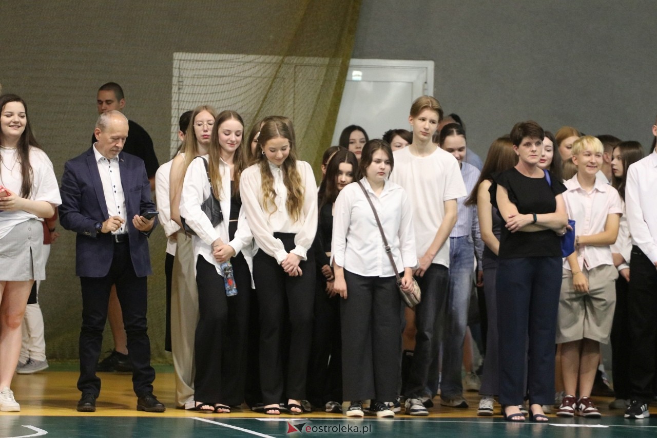Zakończenie roku szkolnego w III Liceum Ogólnokształcącym w Ostrołęce [21.06.2024] - zdjęcie #78 - eOstroleka.pl