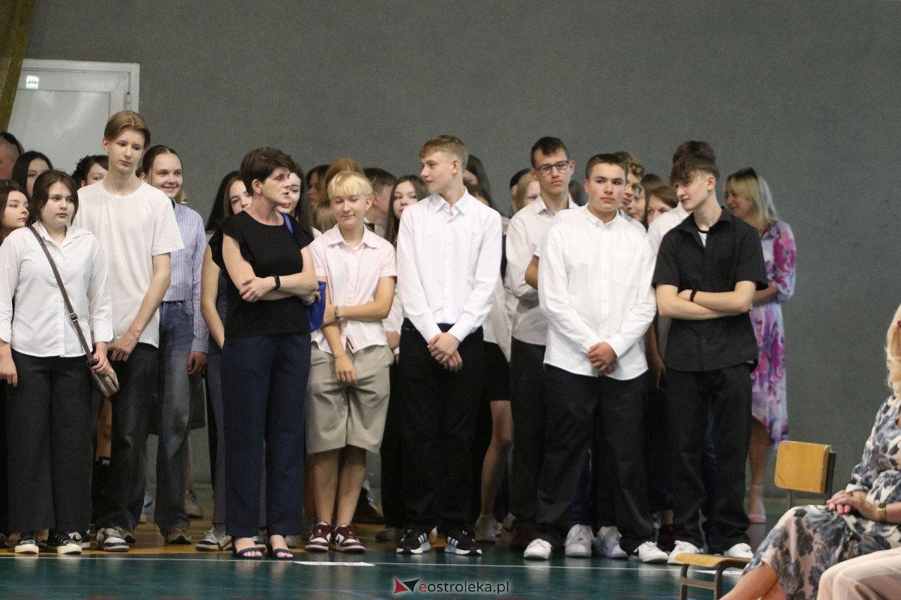 Zakończenie roku szkolnego w III Liceum Ogólnokształcącym w Ostrołęce [21.06.2024] - zdjęcie #77 - eOstroleka.pl