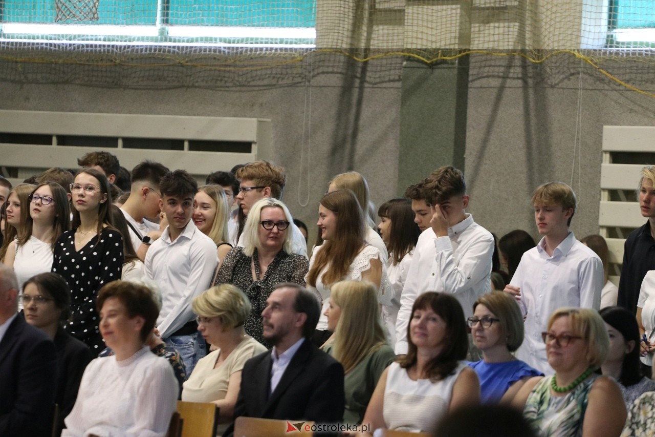 Zakończenie roku szkolnego w III Liceum Ogólnokształcącym w Ostrołęce [21.06.2024] - zdjęcie #67 - eOstroleka.pl