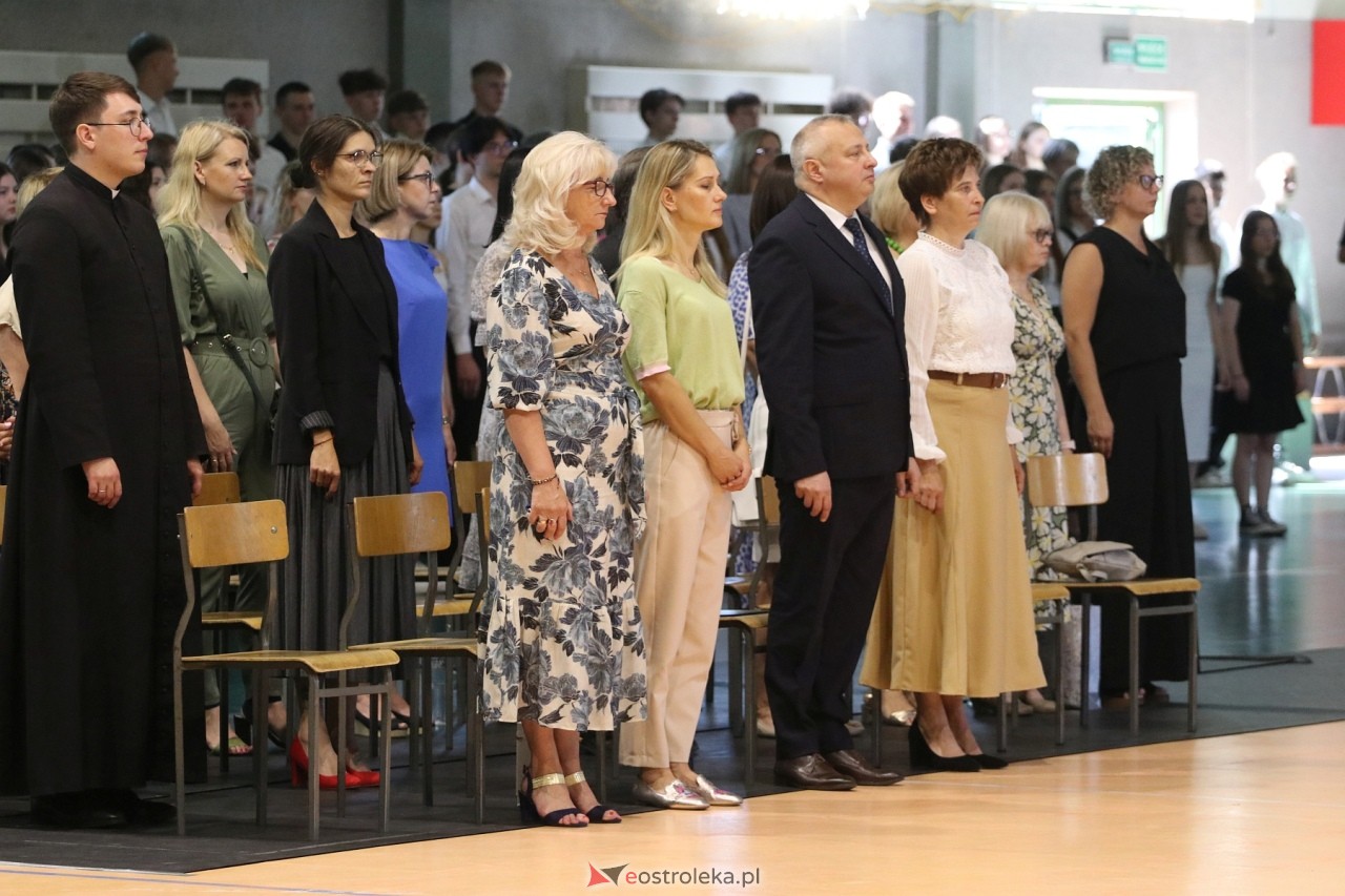 Zakończenie roku szkolnego w III Liceum Ogólnokształcącym w Ostrołęce [21.06.2024] - zdjęcie #52 - eOstroleka.pl