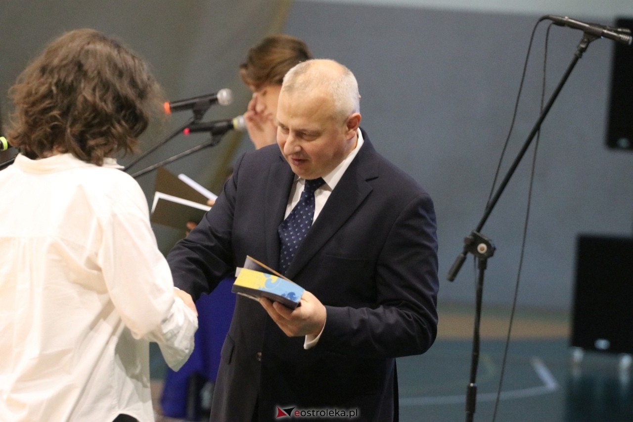Zakończenie roku szkolnego w III Liceum Ogólnokształcącym w Ostrołęce [21.06.2024] - zdjęcie #48 - eOstroleka.pl