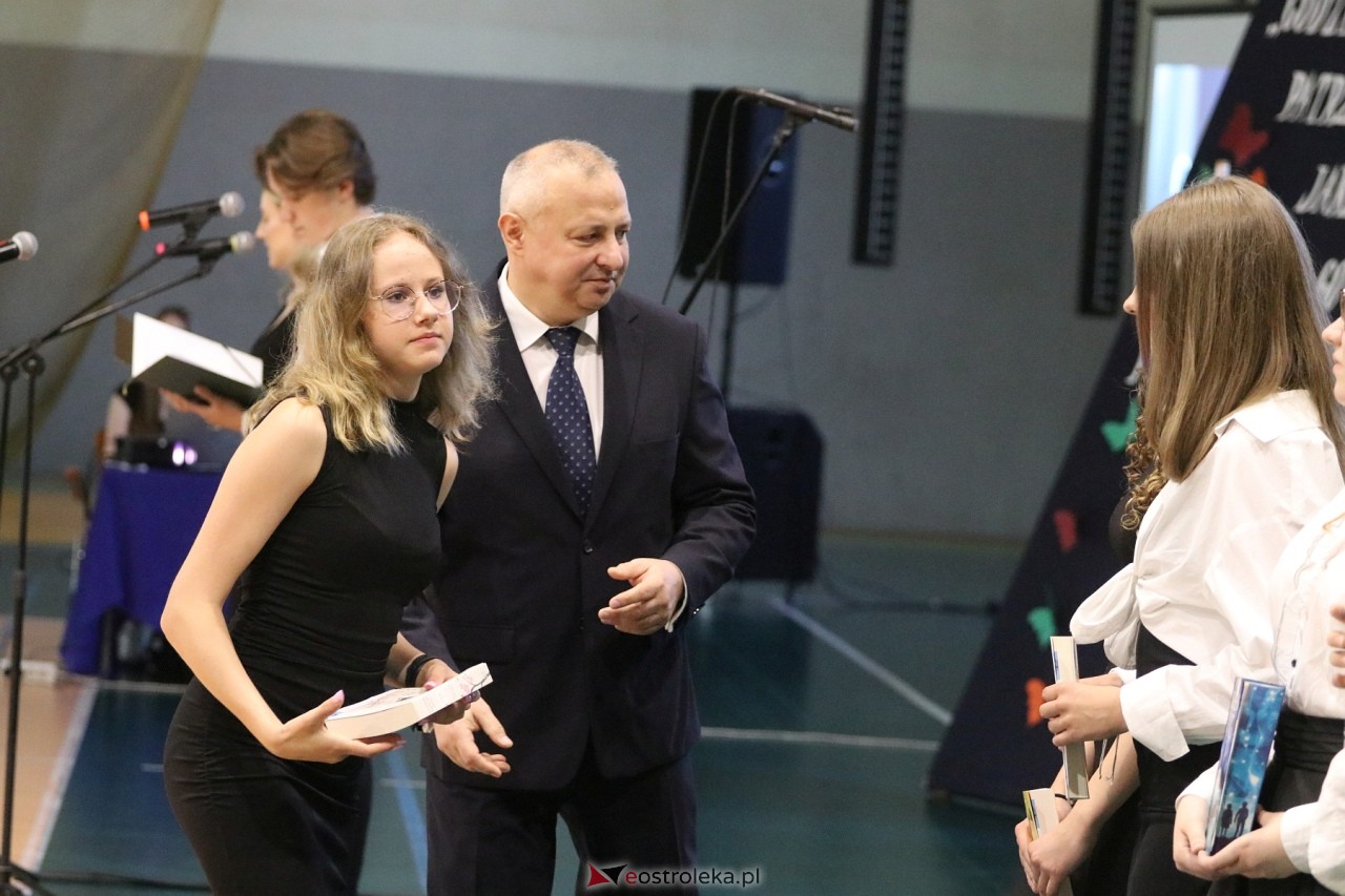 Zakończenie roku szkolnego w III Liceum Ogólnokształcącym w Ostrołęce [21.06.2024] - zdjęcie #44 - eOstroleka.pl