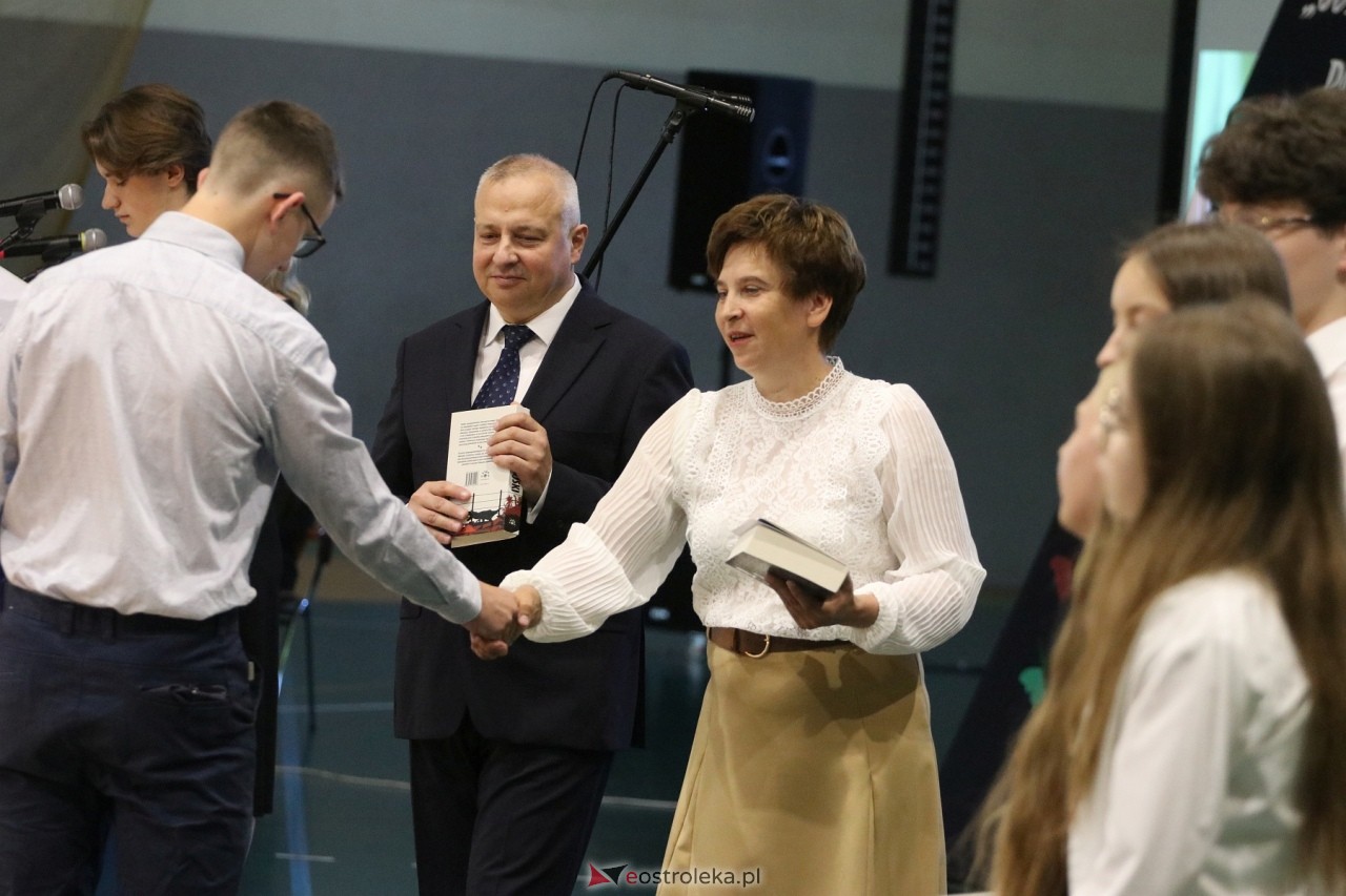 Zakończenie roku szkolnego w III Liceum Ogólnokształcącym w Ostrołęce [21.06.2024] - zdjęcie #33 - eOstroleka.pl