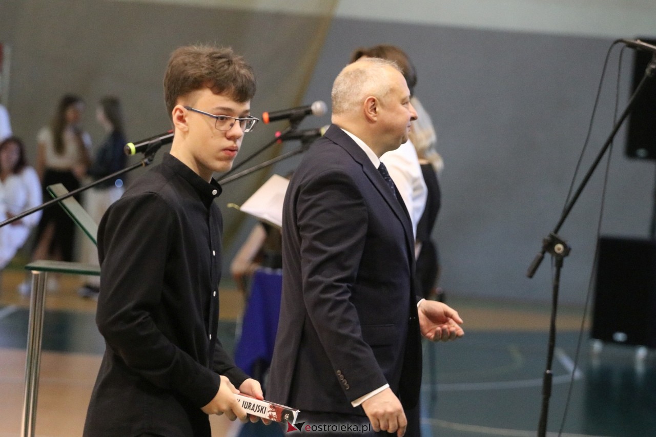 Zakończenie roku szkolnego w III Liceum Ogólnokształcącym w Ostrołęce [21.06.2024] - zdjęcie #31 - eOstroleka.pl