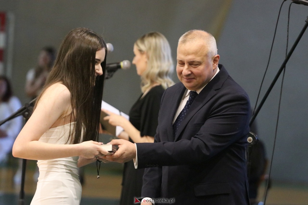 Zakończenie roku szkolnego w III Liceum Ogólnokształcącym w Ostrołęce [21.06.2024] - zdjęcie #19 - eOstroleka.pl