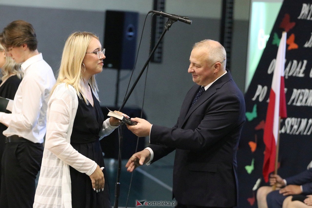 Zakończenie roku szkolnego w III Liceum Ogólnokształcącym w Ostrołęce [21.06.2024] - zdjęcie #17 - eOstroleka.pl