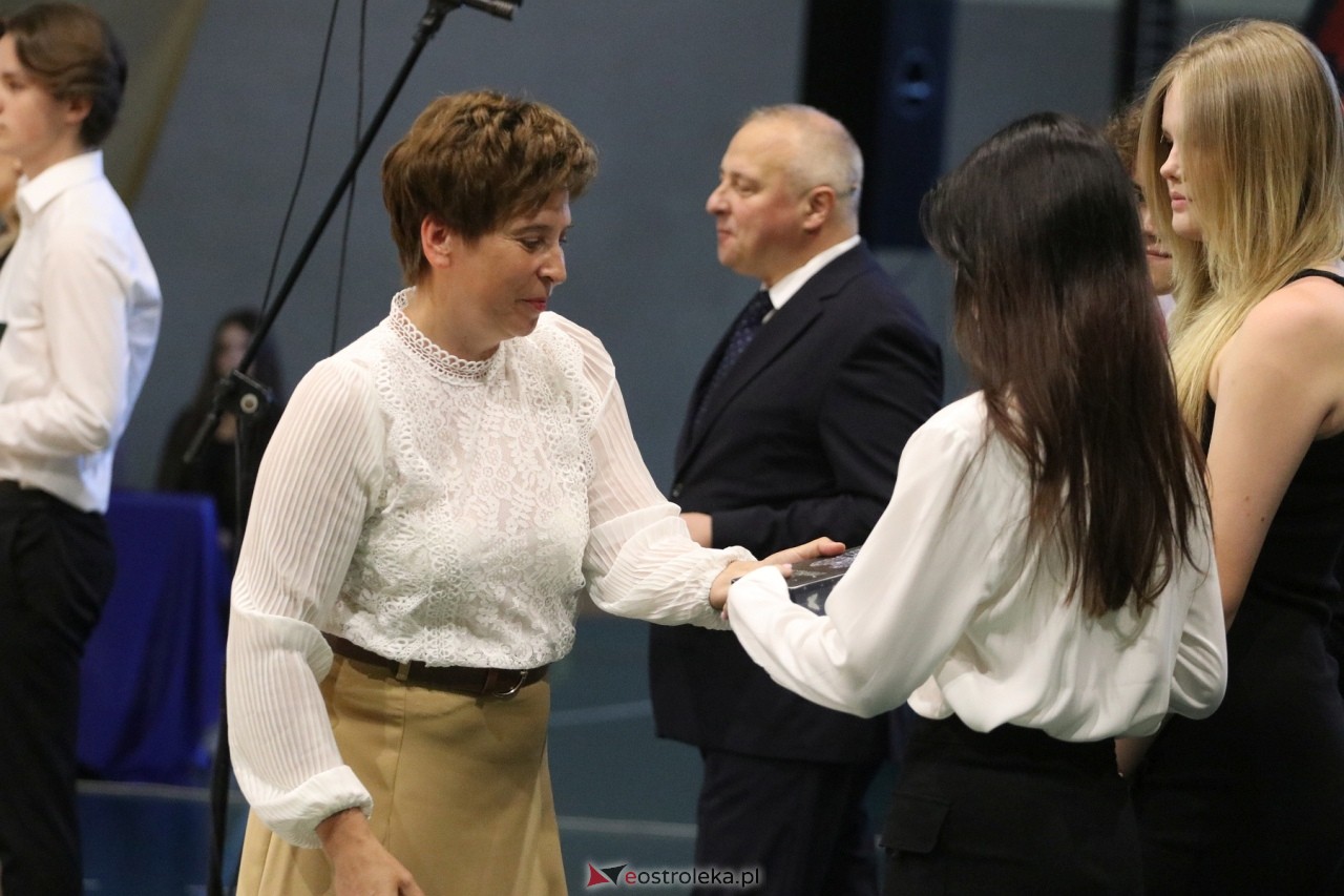 Zakończenie roku szkolnego w III Liceum Ogólnokształcącym w Ostrołęce [21.06.2024] - zdjęcie #5 - eOstroleka.pl
