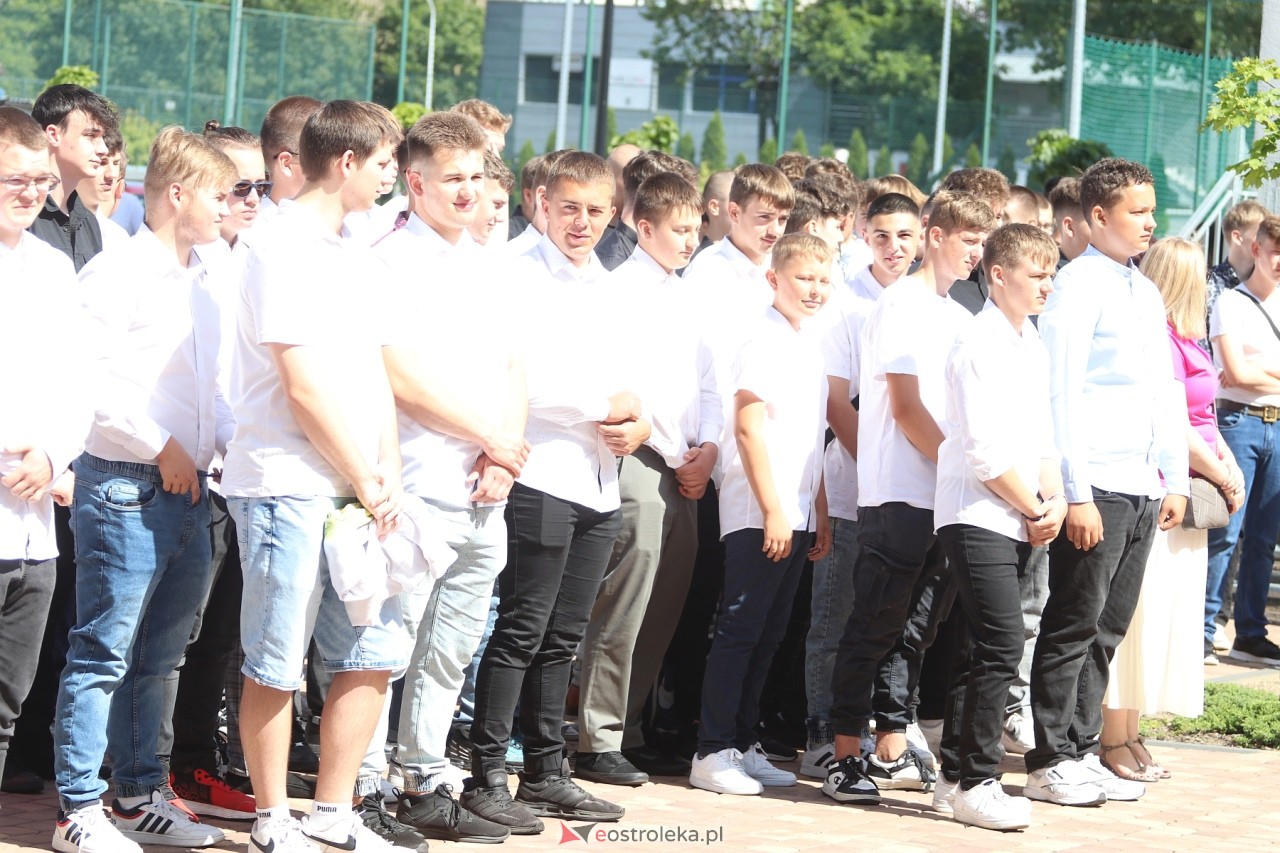 Zakończenie roku szkolnego w Zespole Szkół Zawodowych nr 1 w Ostrołęce [21.06.2024] - zdjęcie #54 - eOstroleka.pl
