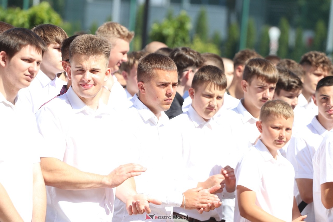 Zakończenie roku szkolnego w Zespole Szkół Zawodowych nr 1 w Ostrołęce [21.06.2024] - zdjęcie #44 - eOstroleka.pl