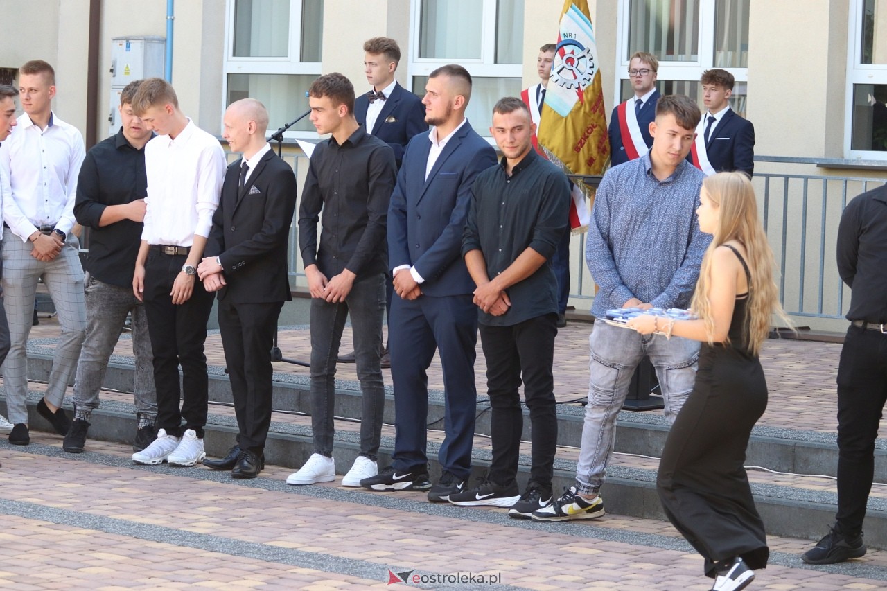 Zakończenie roku szkolnego w Zespole Szkół Zawodowych nr 1 w Ostrołęce [21.06.2024] - zdjęcie #25 - eOstroleka.pl