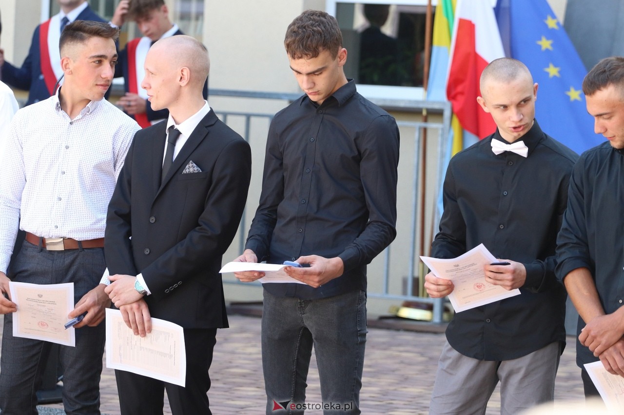 Zakończenie roku szkolnego w Zespole Szkół Zawodowych nr 1 w Ostrołęce [21.06.2024] - zdjęcie #18 - eOstroleka.pl