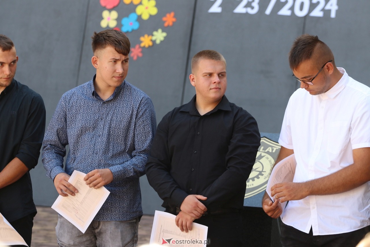 Zakończenie roku szkolnego w Zespole Szkół Zawodowych nr 1 w Ostrołęce [21.06.2024] - zdjęcie #16 - eOstroleka.pl